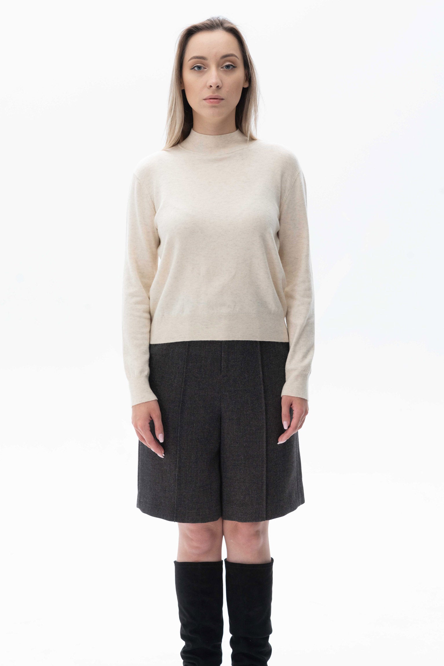 Minimalist Crewneck Cream