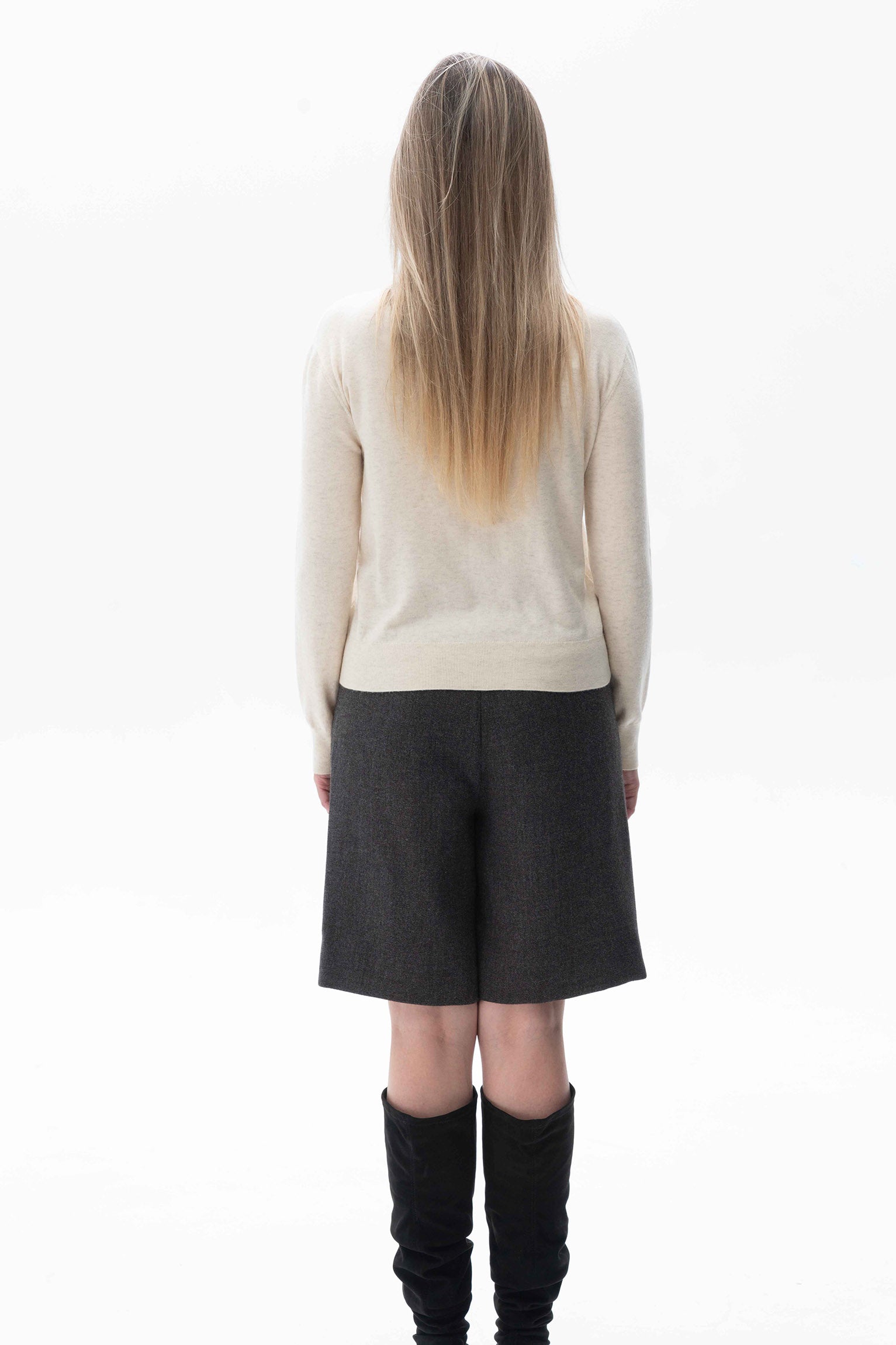 Minimalist Crewneck Cream